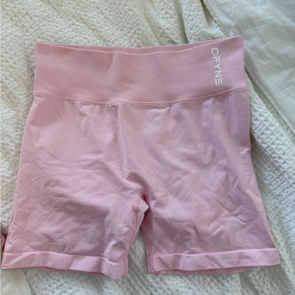 DFYNE Dynamic Shorts - Light Rose Pink - Picture 2 of 5